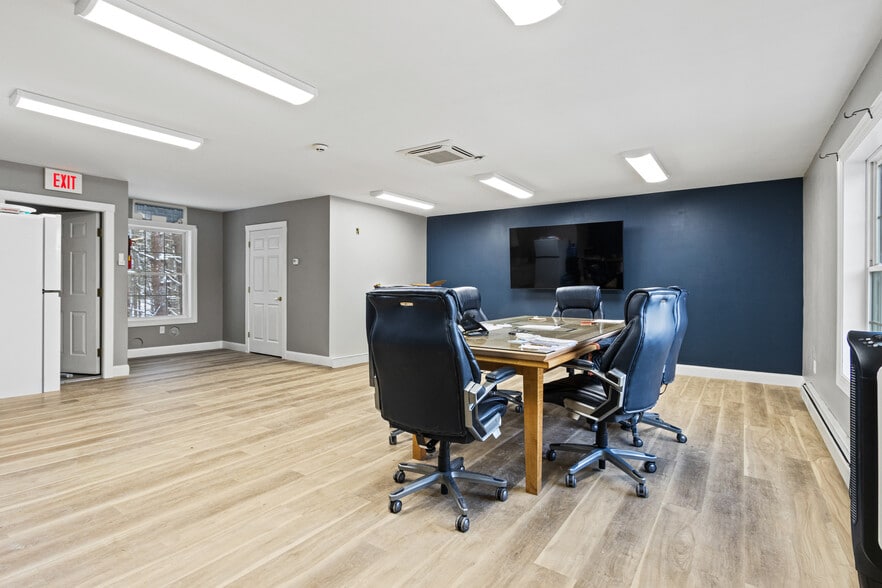 2108 Broadway, South Portland, ME à vendre - Photo du bâtiment - Image 2 de 13