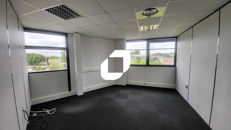 Office in VILLENAVE-D'ORNON for lease Interior Photo- Image 1 of 8