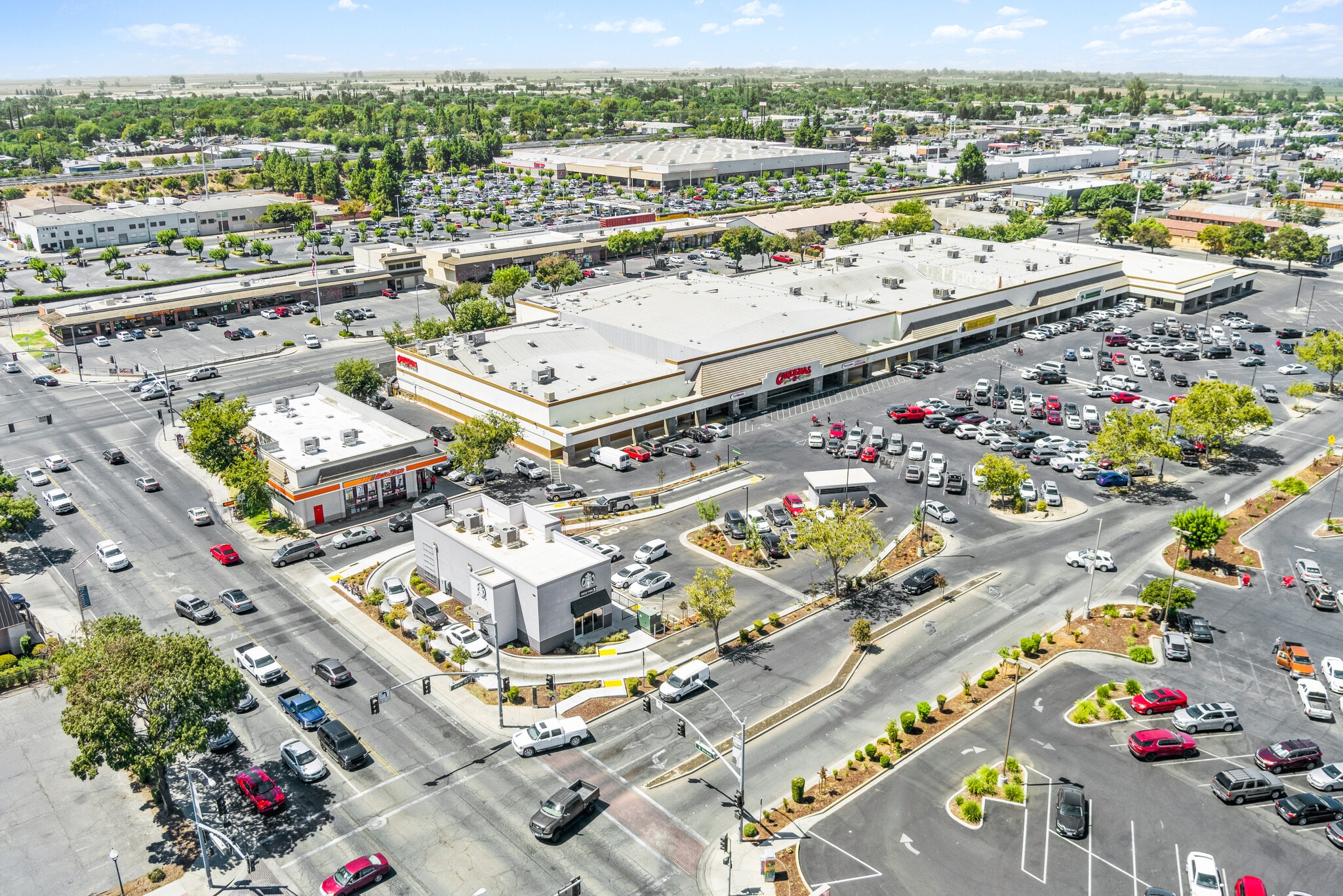 1136-1230 W Main St, Merced, CA à louer Photo du bâtiment- Image 1 de 3