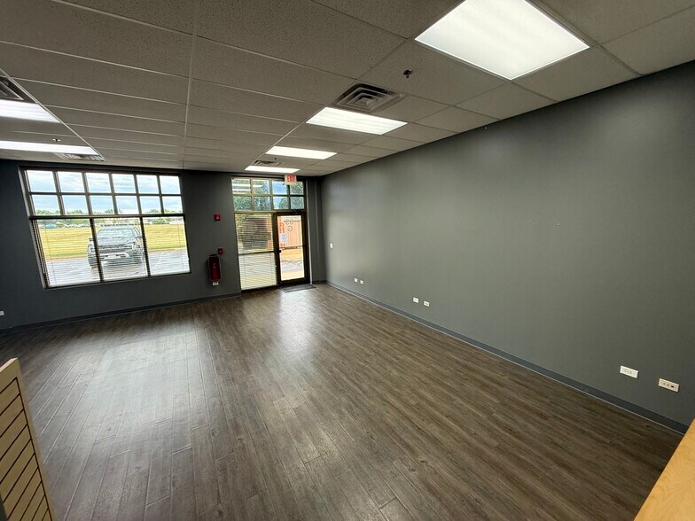 83 Templeton Dr, Oswego, IL à louer - Photo du bâtiment - Image 3 de 23