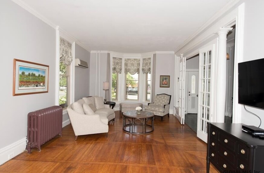 49 W High St, Ballston Spa, NY à vendre - Photo du bâtiment - Image 2 de 16