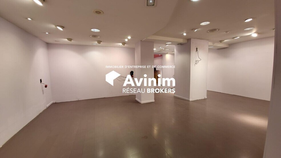 Retail in Le Havre for lease - Interior Photo - Image 1 of 1