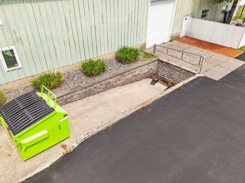 9435 E Cherry Bend Rd, Traverse City, MI à vendre - Photo du bâtiment - Image 3 de 10