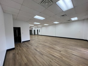 6279 W Wedington Dr, Fayetteville, AR for lease Interior Photo- Image 2 of 5