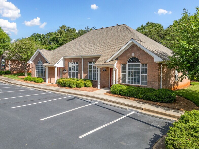 1402 Abbey Ct, Alpharetta, GA à louer - Photo du bâtiment - Image 3 de 5