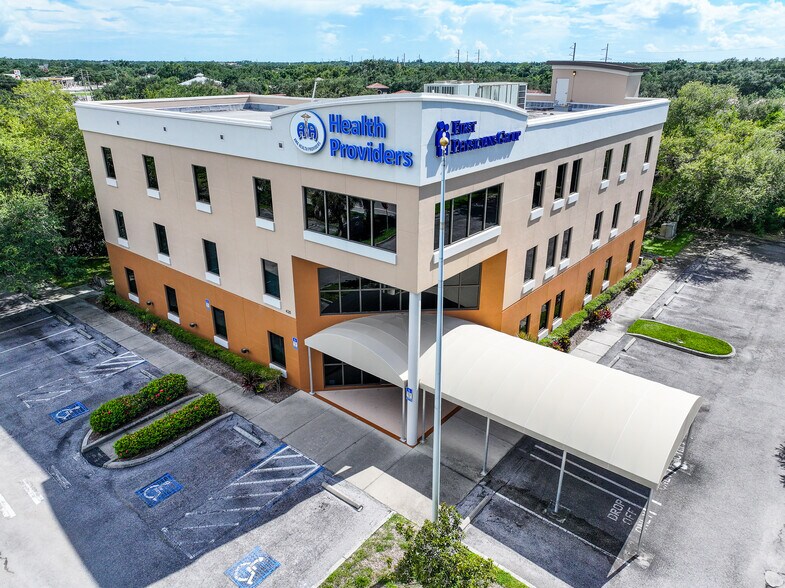 435 Commercial Ct, Venice, FL à louer - Photo principale - Image 1 de 4