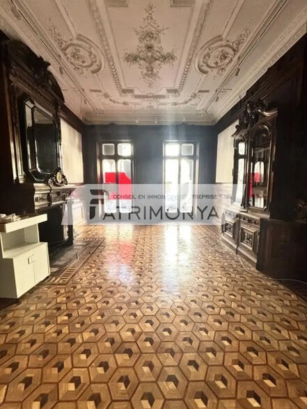 Office in Marseille for lease - Interior Photo - Image 2 of 4