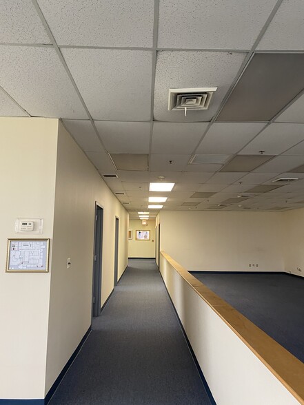 100 Colin Dr, Holbrook, NY for lease - Interior Photo - Image 3 of 22