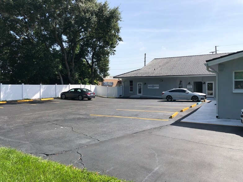 2385 Tampa Rd, Palm Harbor, FL for lease - Building Photo - Image 2 of 22
