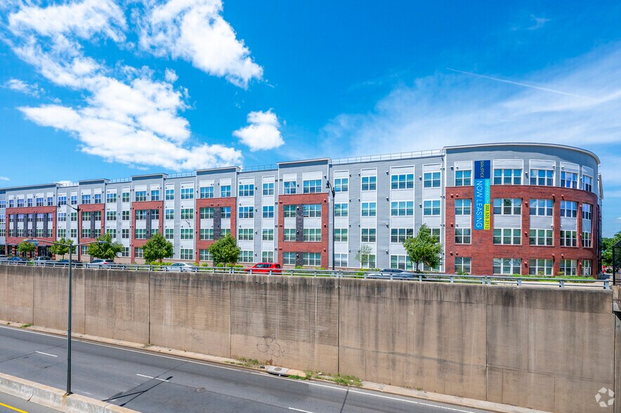 3534 E Capitol St NE, Washington, DC à louer - Photo du bâtiment - Image 3 de 22