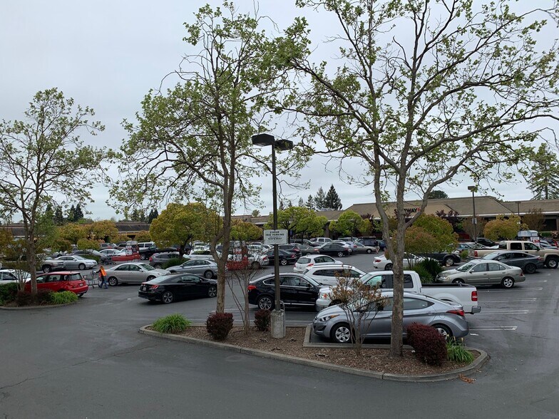 1791 Marlow Rd, Santa Rosa, CA à louer - Photo du bâtiment - Image 2 de 4