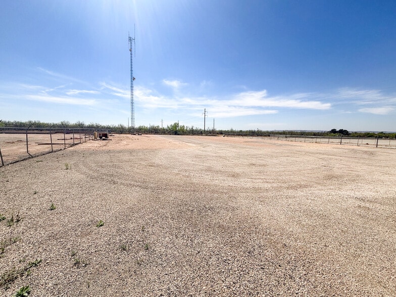 9218 S Service Rd, Big Spring, TX à vendre - Photo du bâtiment - Image 3 de 13