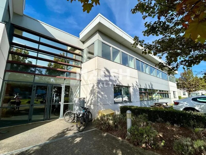 Office in Limonest for sale Building Photo- Image 1 of 18