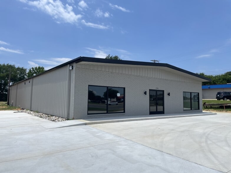 126 N Northwest Loop 323, Tyler, TX à louer - Photo principale - Image 1 de 4