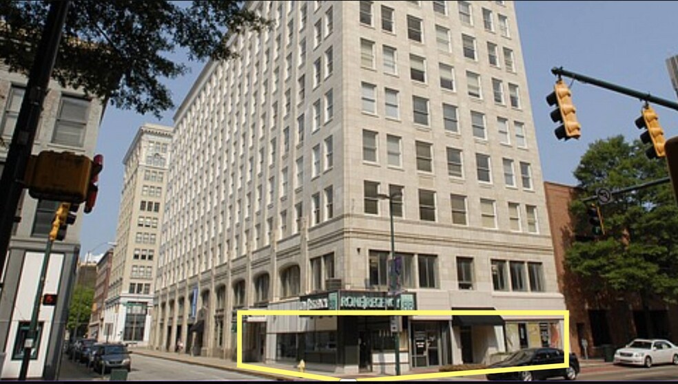 736 Broad St, Chattanooga, TN à louer - Photo du bâtiment - Image 2 de 2