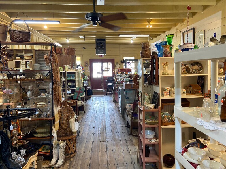 108 Thigpen St, Carmine, TX à vendre - Photo du bâtiment - Image 3 de 13