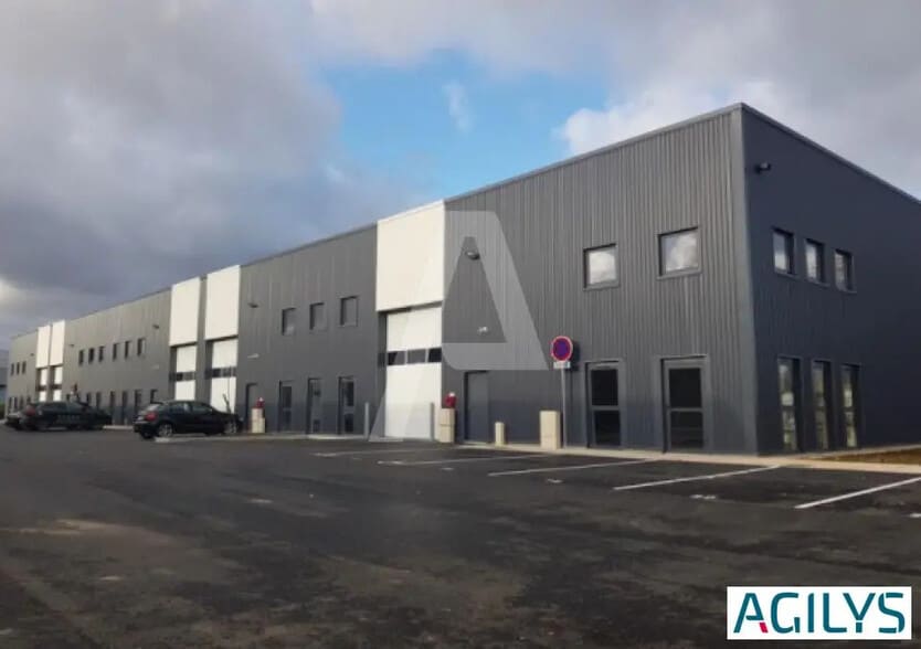 Flex in Croissy-Beaubourg for lease - Building Photo - Image 2 of 5