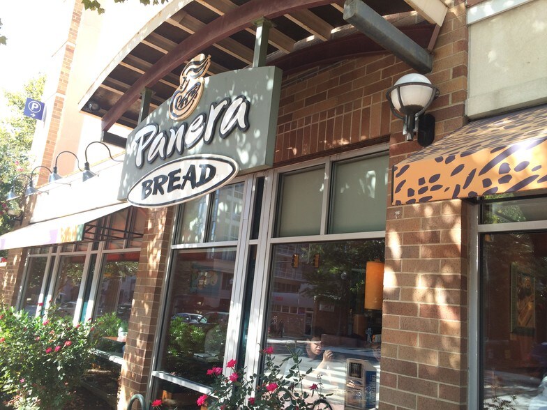 450 W Broad St, Falls Church, VA à louer - Photo du bâtiment - Image 3 de 5