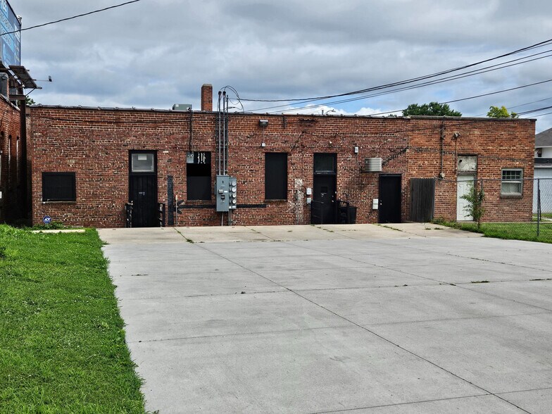 4963 NW Radial Hwy, Omaha, NE à louer - Photo du bâtiment - Image 2 de 18