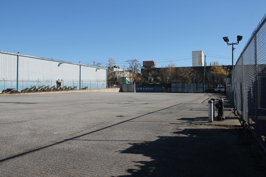 5540 44th St, Maspeth, NY for lease - Building Photo - Image 3 of 8