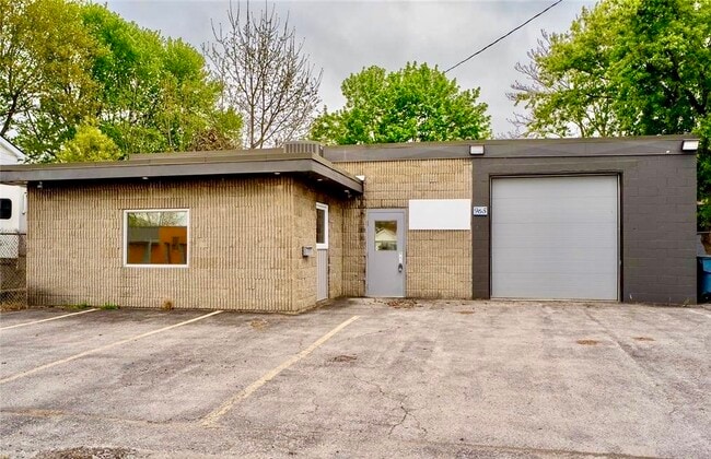 More details for 965 Old Glass rd, Wallaceburg, ON - Retail for Sale