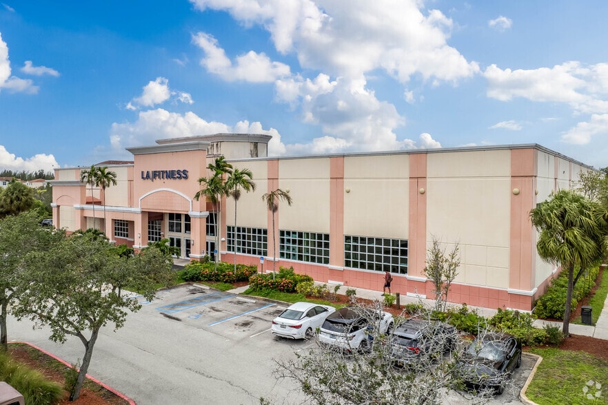 1900 N Flamingo Rd, Pembroke Pines, FL for sale - Building Photo - Image 2 of 8