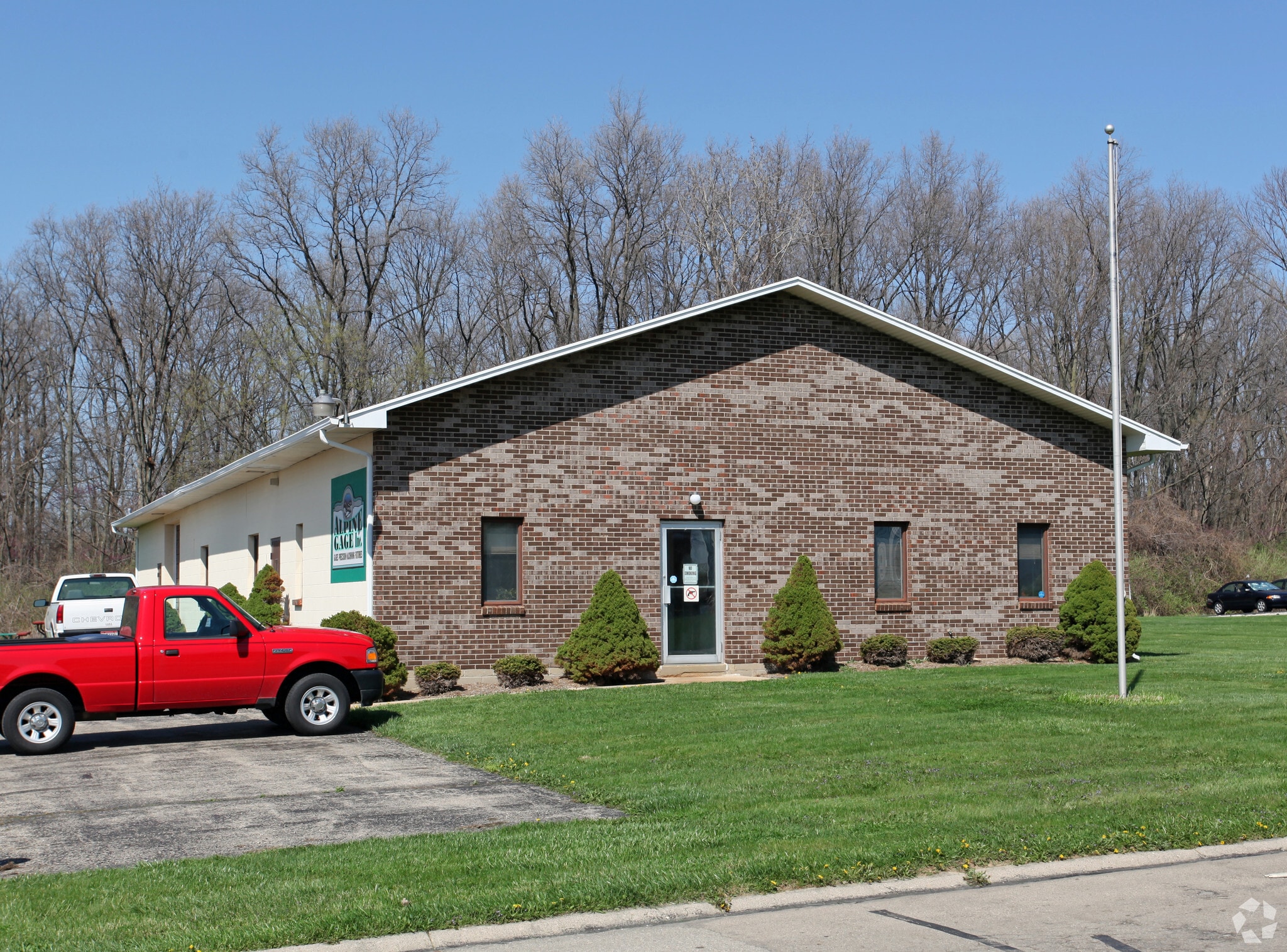 4325 Lisa Dr, Tipp City, OH for sale Primary Photo- Image 1 of 8