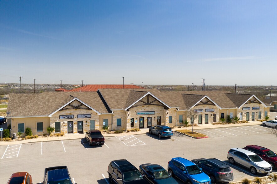 1300 Dacy Ln, Kyle, TX à louer - Photo du bâtiment - Image 3 de 6