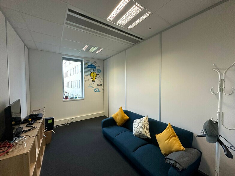 Office in Strasbourg for lease - Interior Photo - Image 3 of 6