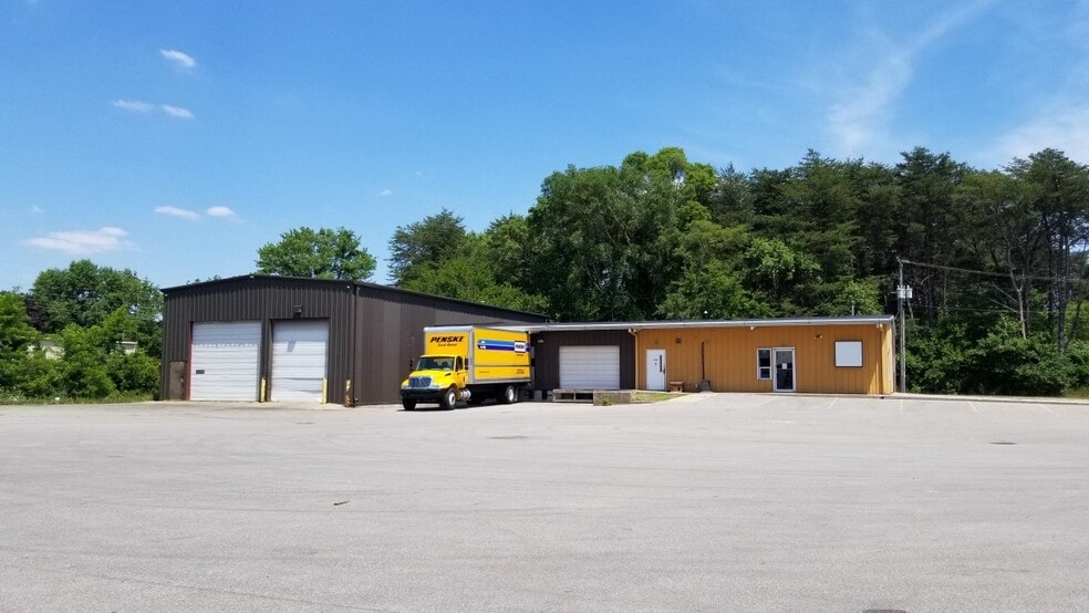 29423 Phillips St, Elkhart, IN à louer - Photo du bâtiment - Image 3 de 7