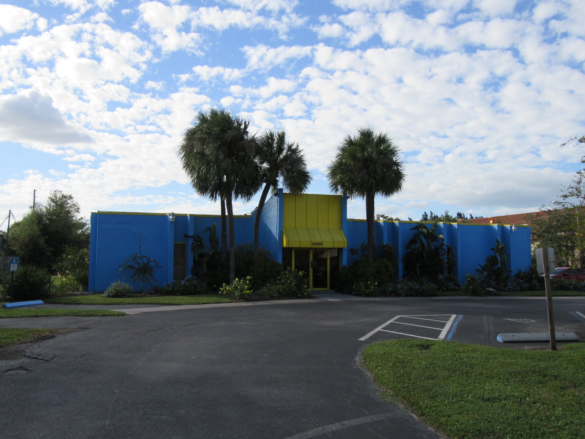 12360 66th St N, Largo, FL à louer Photo du bâtiment- Image 1 de 19