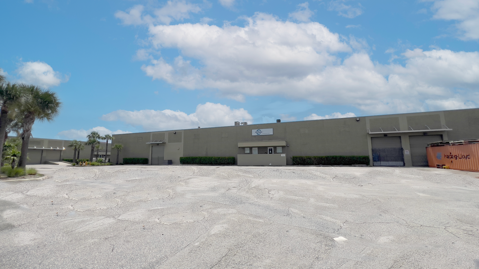 7860-7960 NW 76th Ave, Medley, FL for lease - Building Photo - Image 1 of 3