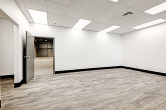 3339-3403 St Griffith, Saint-Laurent, QC for lease Interior Photo- Image 2 of 8