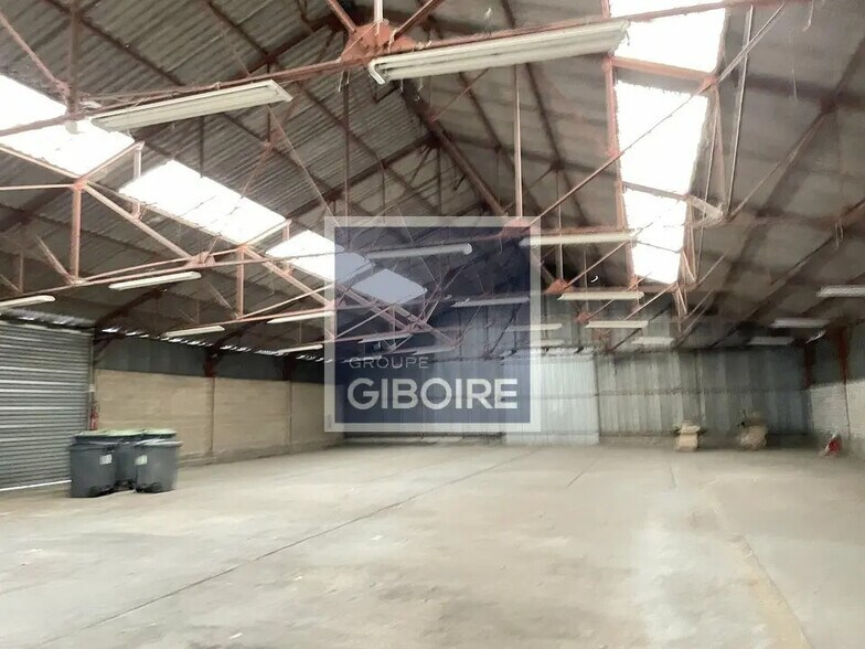 Industrial in Rennes for lease - Interior Photo - Image 2 of 9