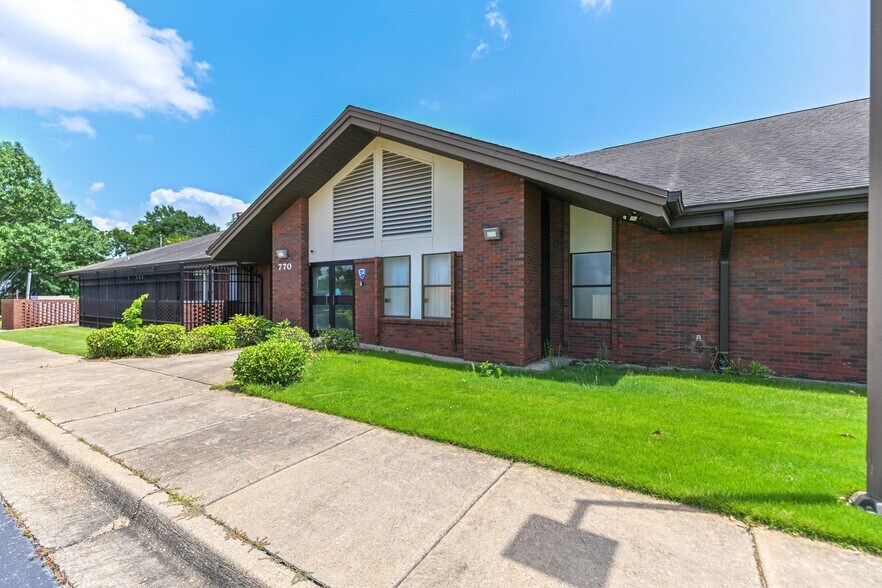 762 S Court St, Montgomery, AL à vendre - Photo principale - Image 1 de 94