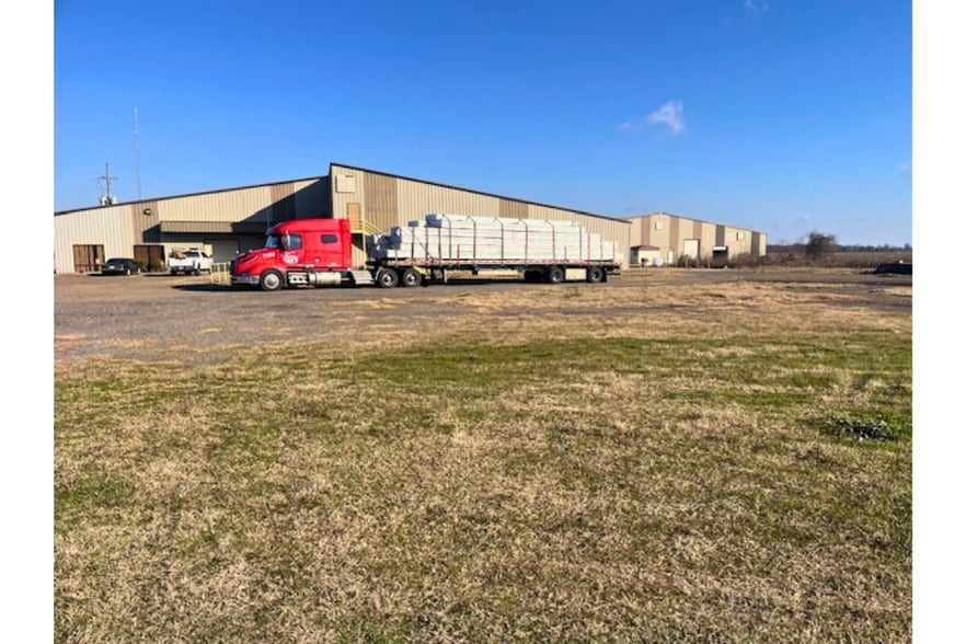 101 Scates Rd, Gilbert, LA for sale - Building Photo - Image 2 of 9