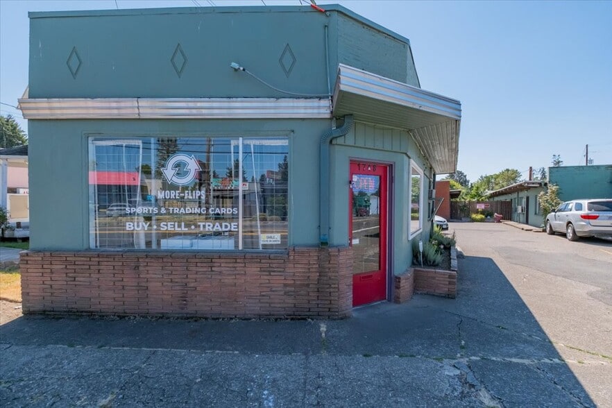 1742 Center St NE, Salem, OR for sale - Building Photo - Image 3 of 9