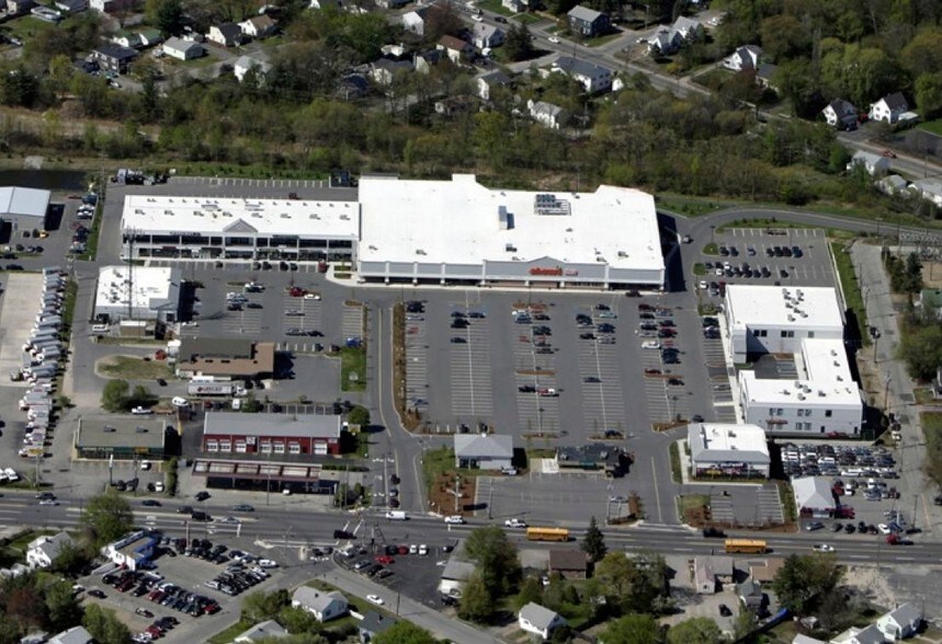 375-403 S Willow St, Manchester, NH à louer - Photo du bâtiment - Image 2 de 11