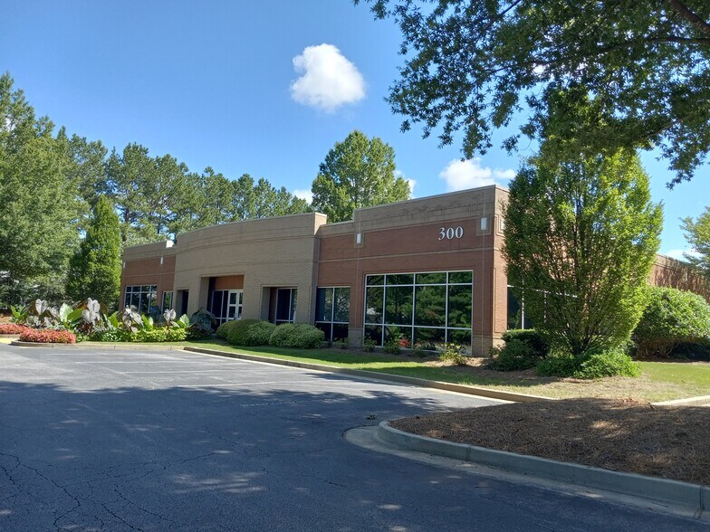 1255 Lakes Pky, Lawrenceville, GA à louer - Photo du bâtiment - Image 2 de 7