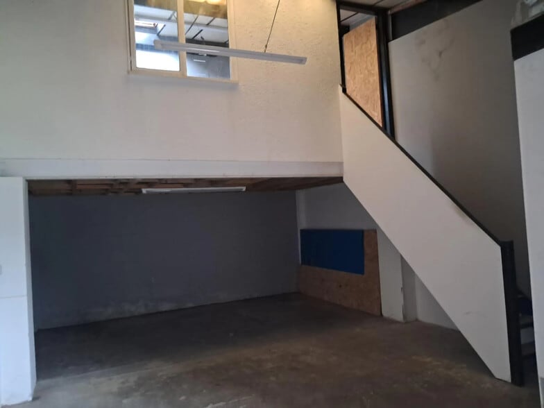 Longshot Ln, Bracknell for lease - Building Photo - Image 3 of 5