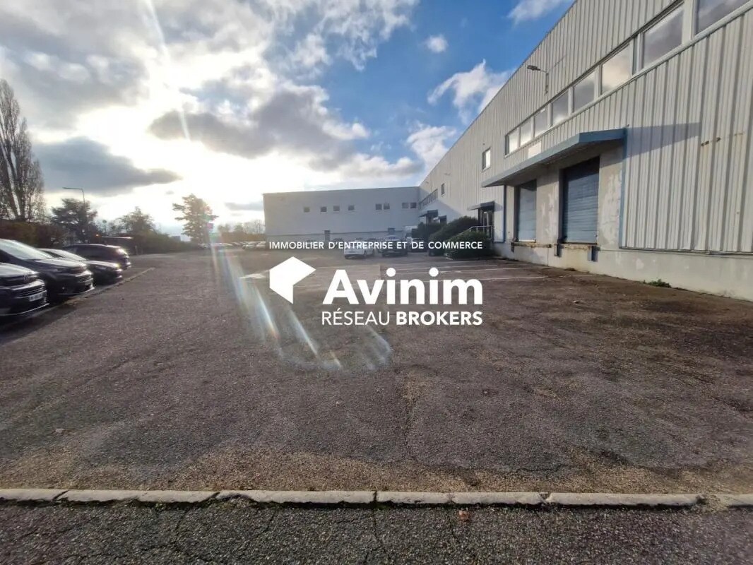 Industrial in Louvres for lease Building Photo- Image 1 of 10
