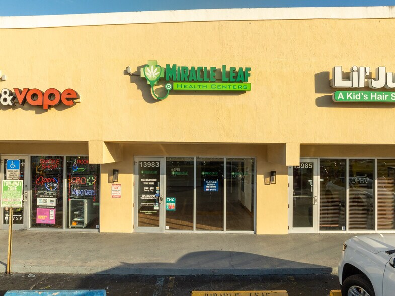 13981 S Dixie Hwy, Miami, FL à louer - Photo du bâtiment - Image 2 de 10