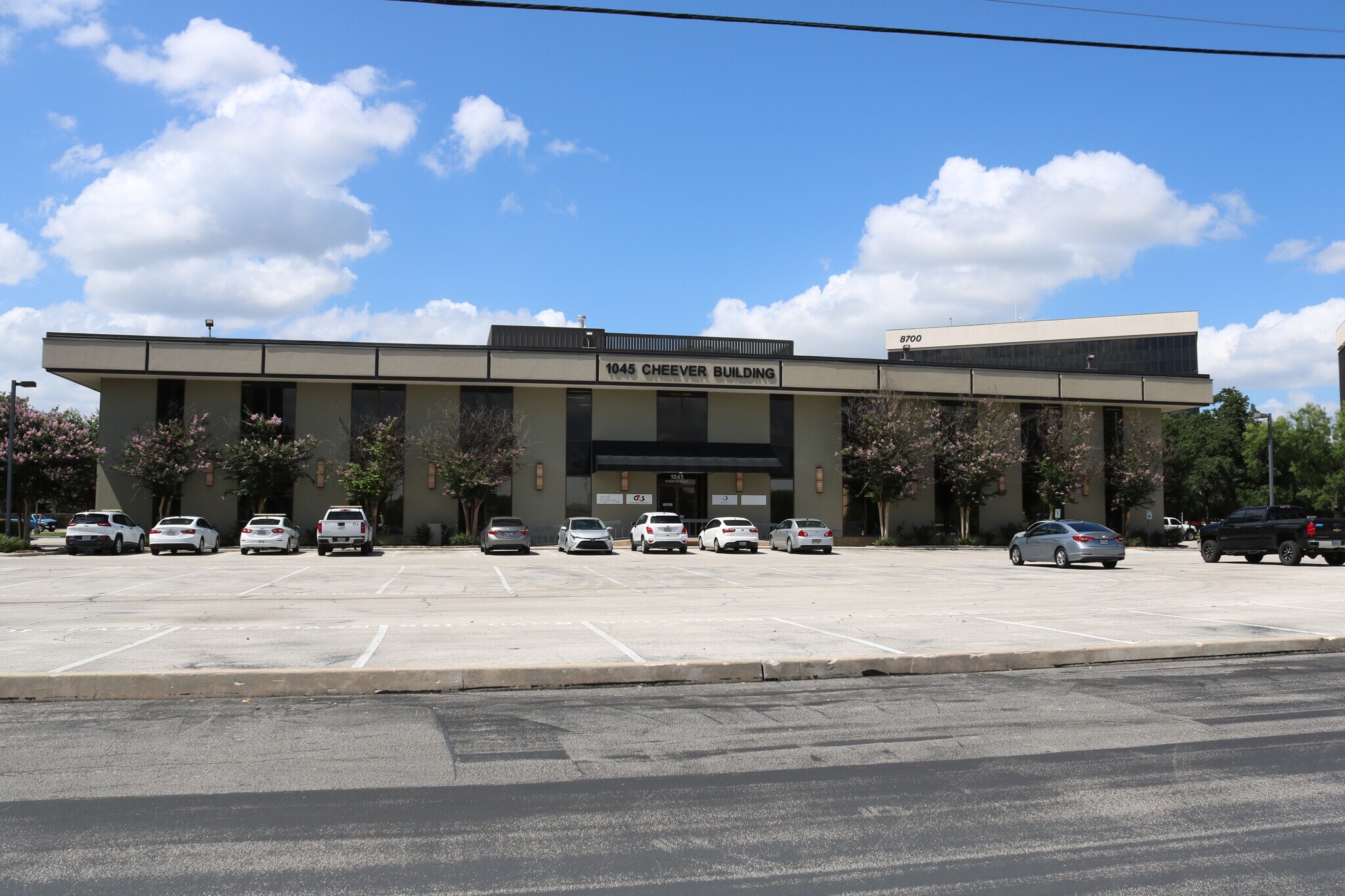 1045 Cheever Blvd, San Antonio, TX à louer Photo du bâtiment- Image 1 de 7