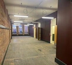 102-104 S Independence St, Harrisonville, MO à vendre Photo intérieure- Image 1 de 2