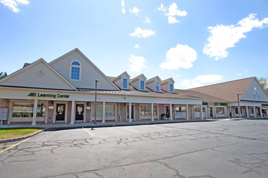 378 S Branch Rd, Hillsborough, NJ à louer - Photo du bâtiment - Image 3 de 16