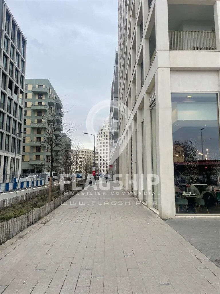 Retail in Asnières-sur-Seine for lease Building Photo- Image 1 of 2