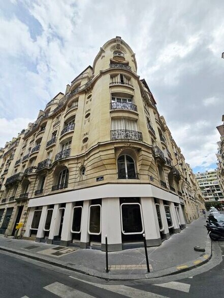 2 Rue Des Colonels Renard, Paris for sale - Building Photo - Image 1 of 13