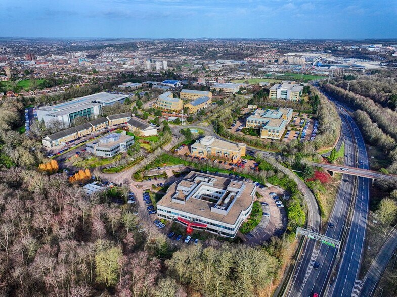 253 Capability Green, Luton à louer - Photo du bâtiment - Image 2 de 3