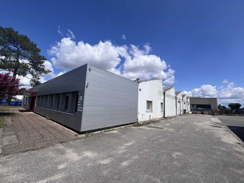 Flex in Pessac for lease - Building Photo - Image 2 of 11