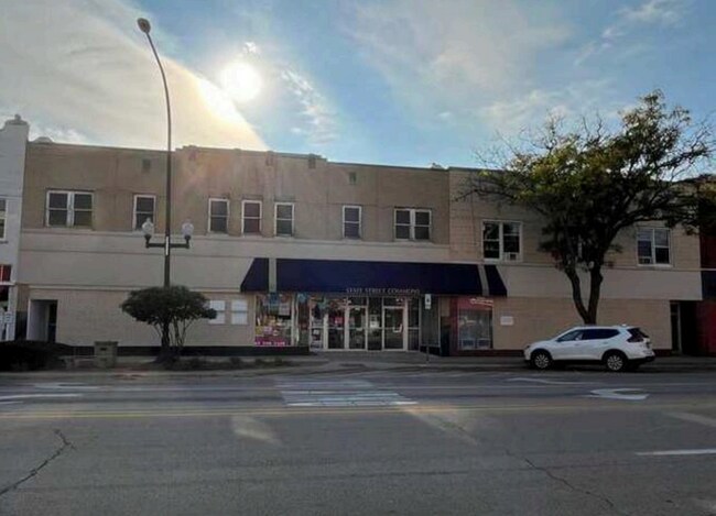 Plus de détails pour 521 S State St, Belvidere, IL - Bureau à vendre